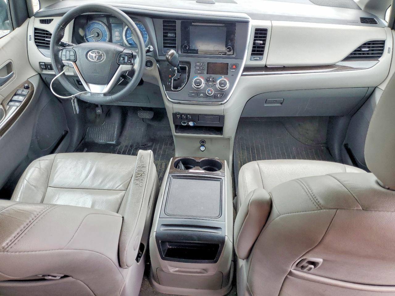 2017 TOYOTA SIENNA