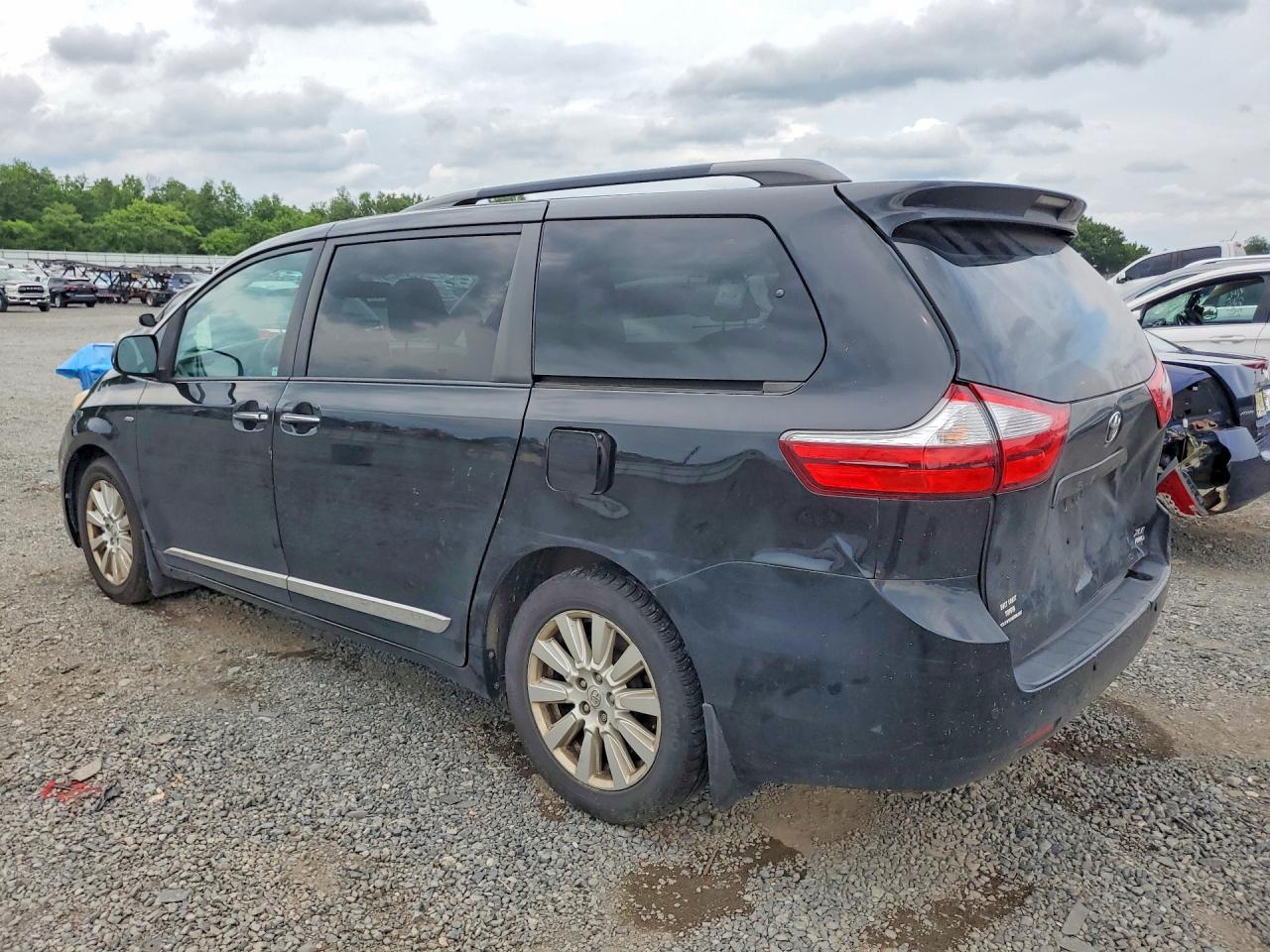 2017 TOYOTA SIENNA