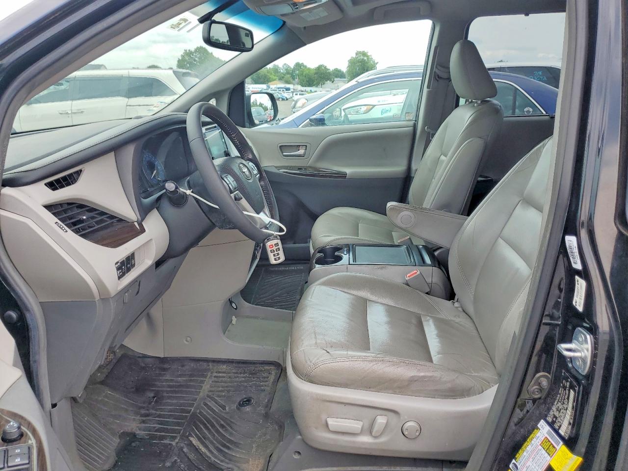 2017 TOYOTA SIENNA