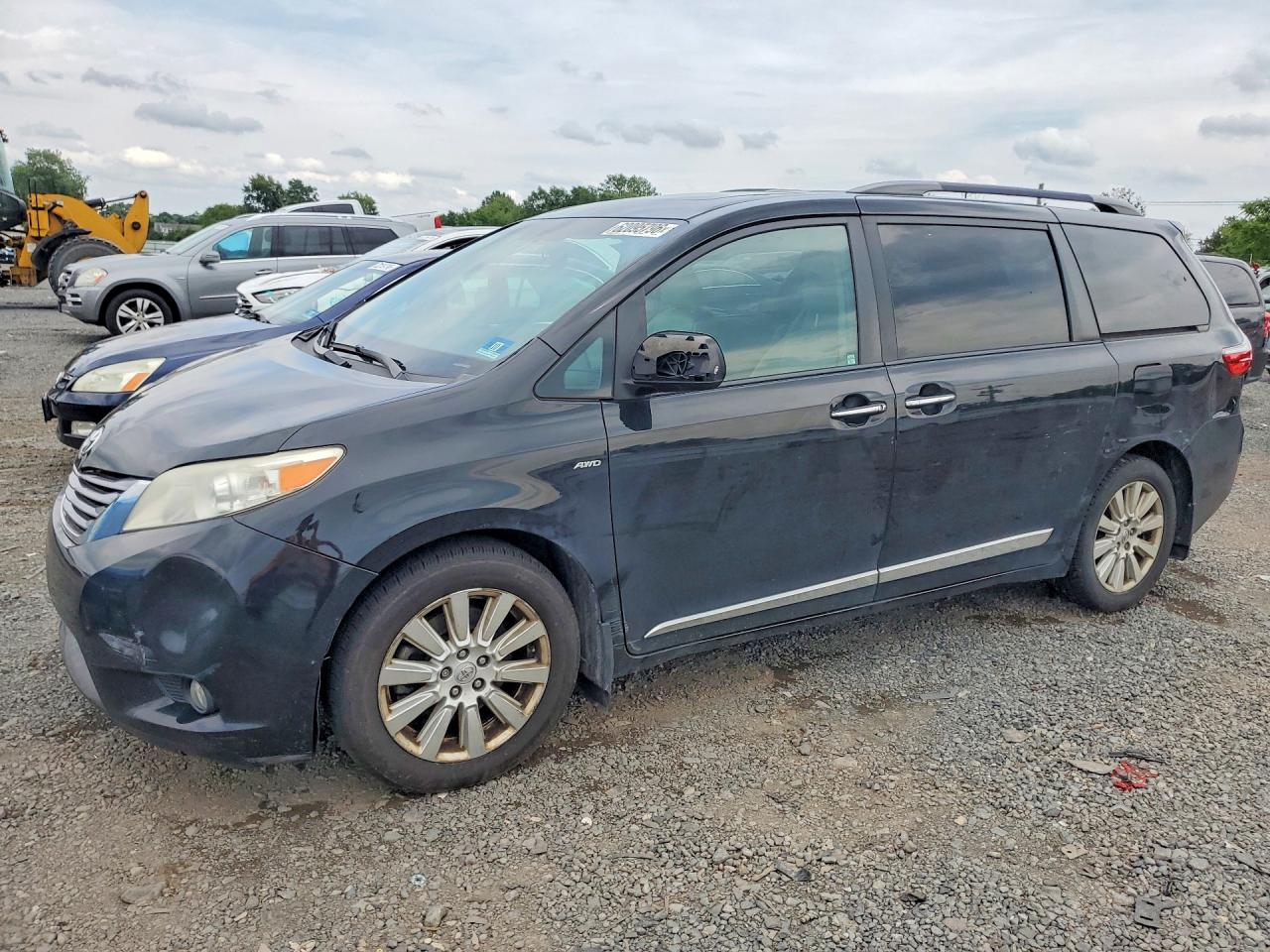 2017 TOYOTA SIENNA