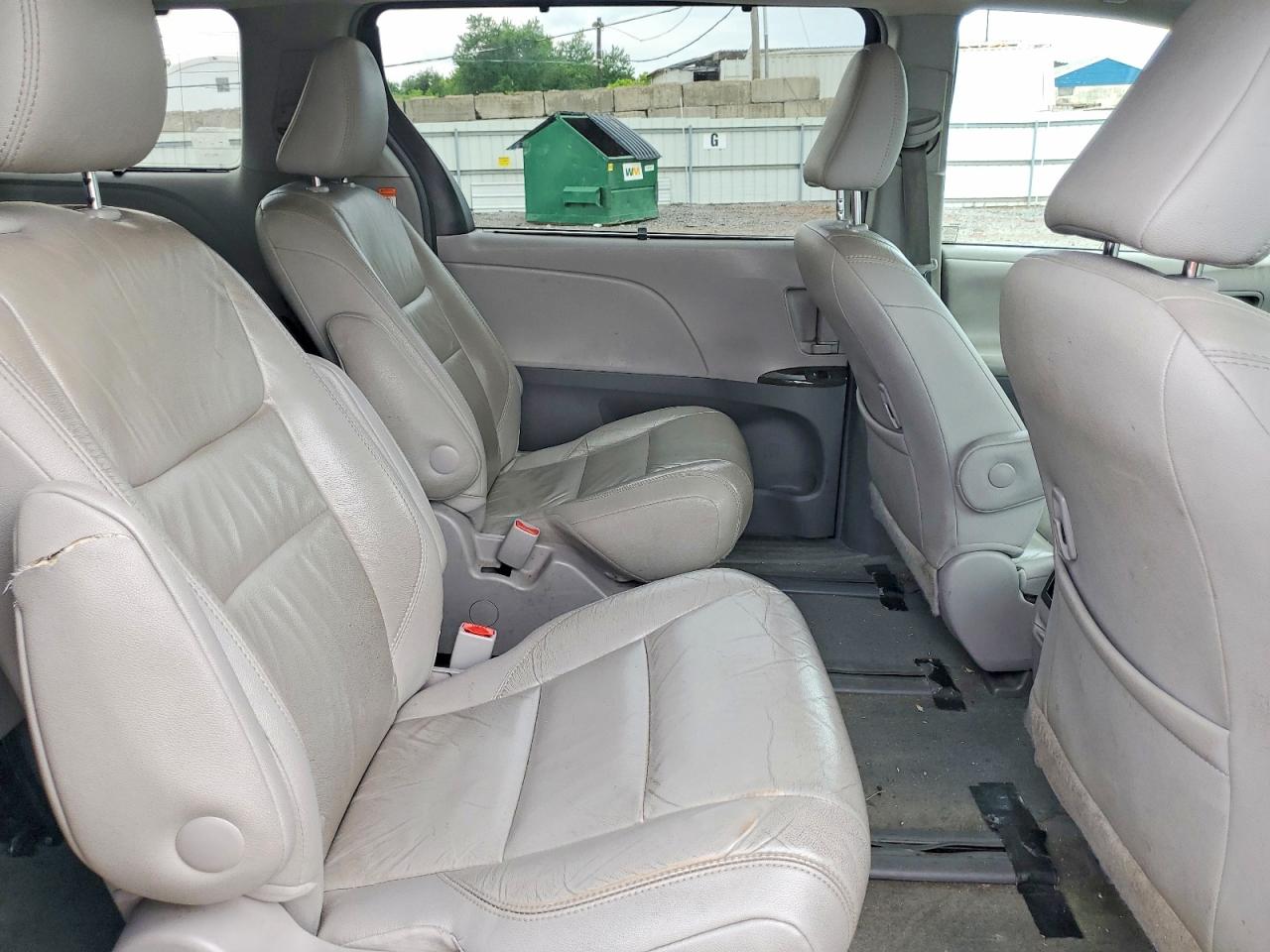 2017 TOYOTA SIENNA