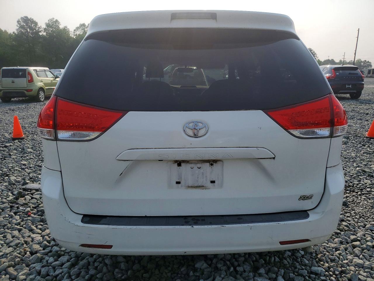 2011 TOYOTA SIENNA