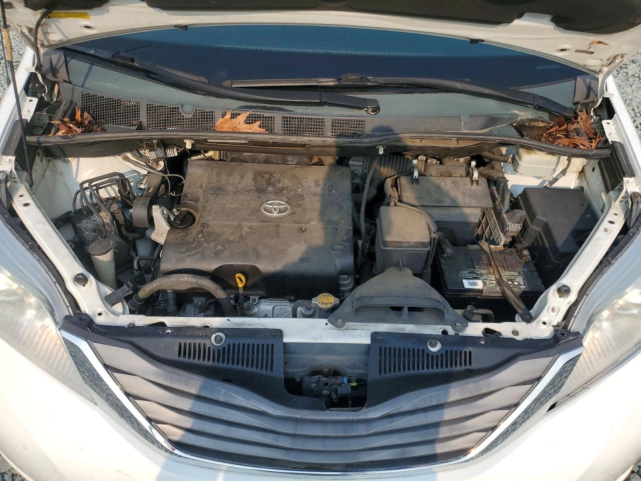 2011 TOYOTA SIENNA