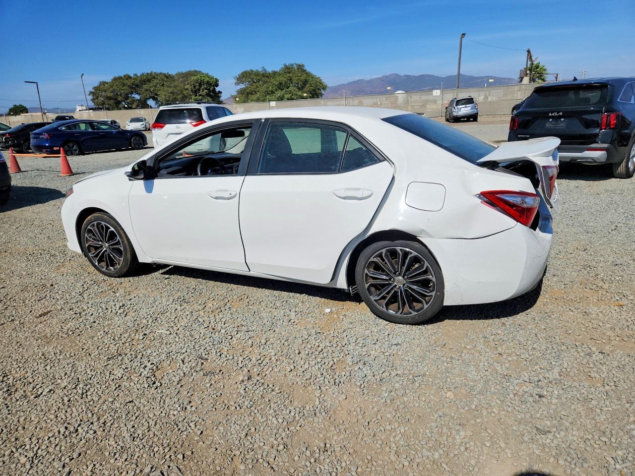 2015 TOYOTA COROLLA