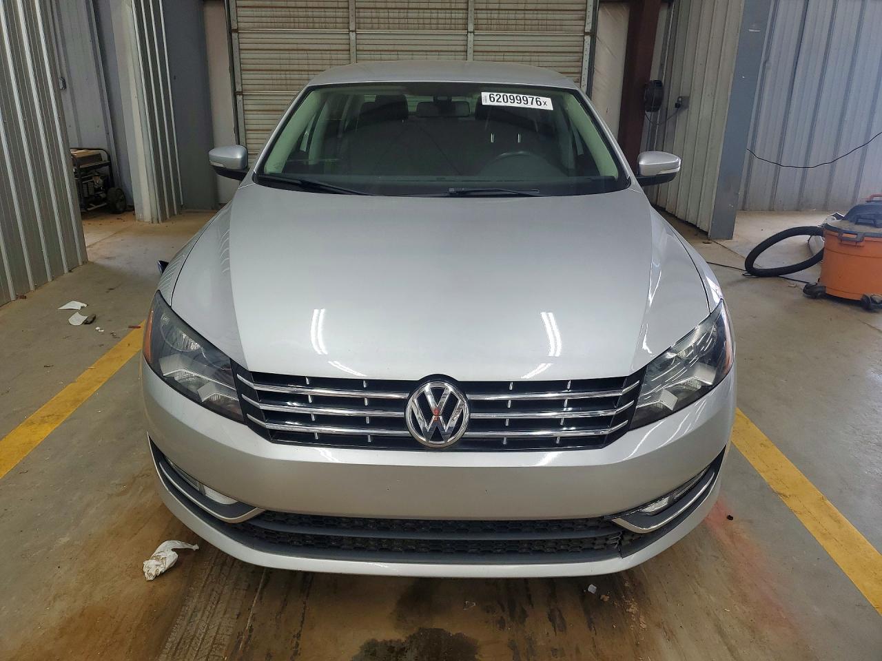 2015 VOLKSWAGEN PASSAT