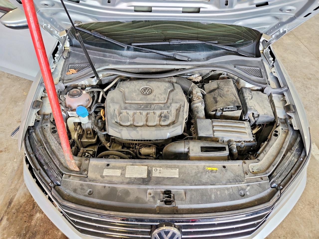 2018 VOLKSWAGEN PASSAT
