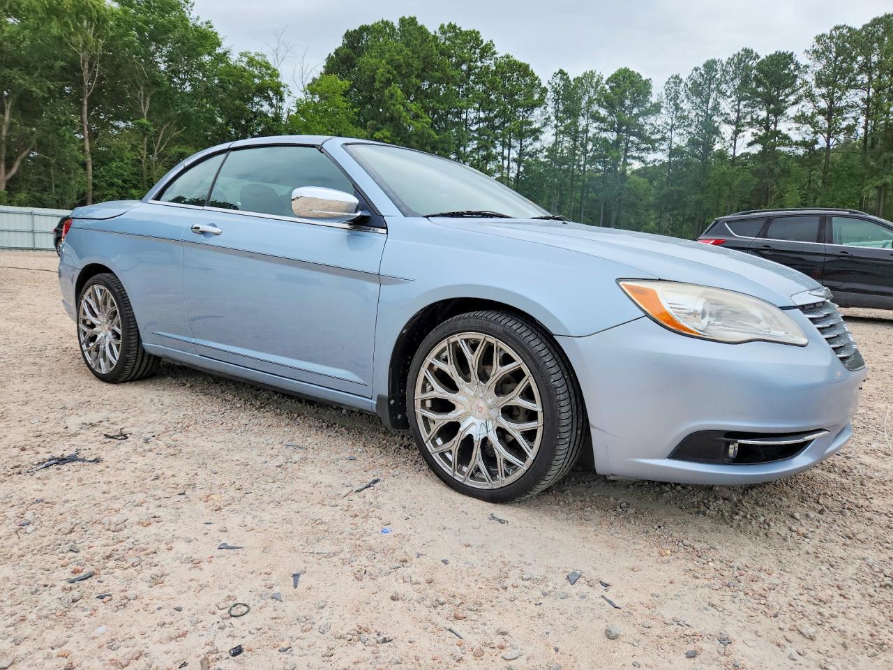 2013 CHRYSLER 200