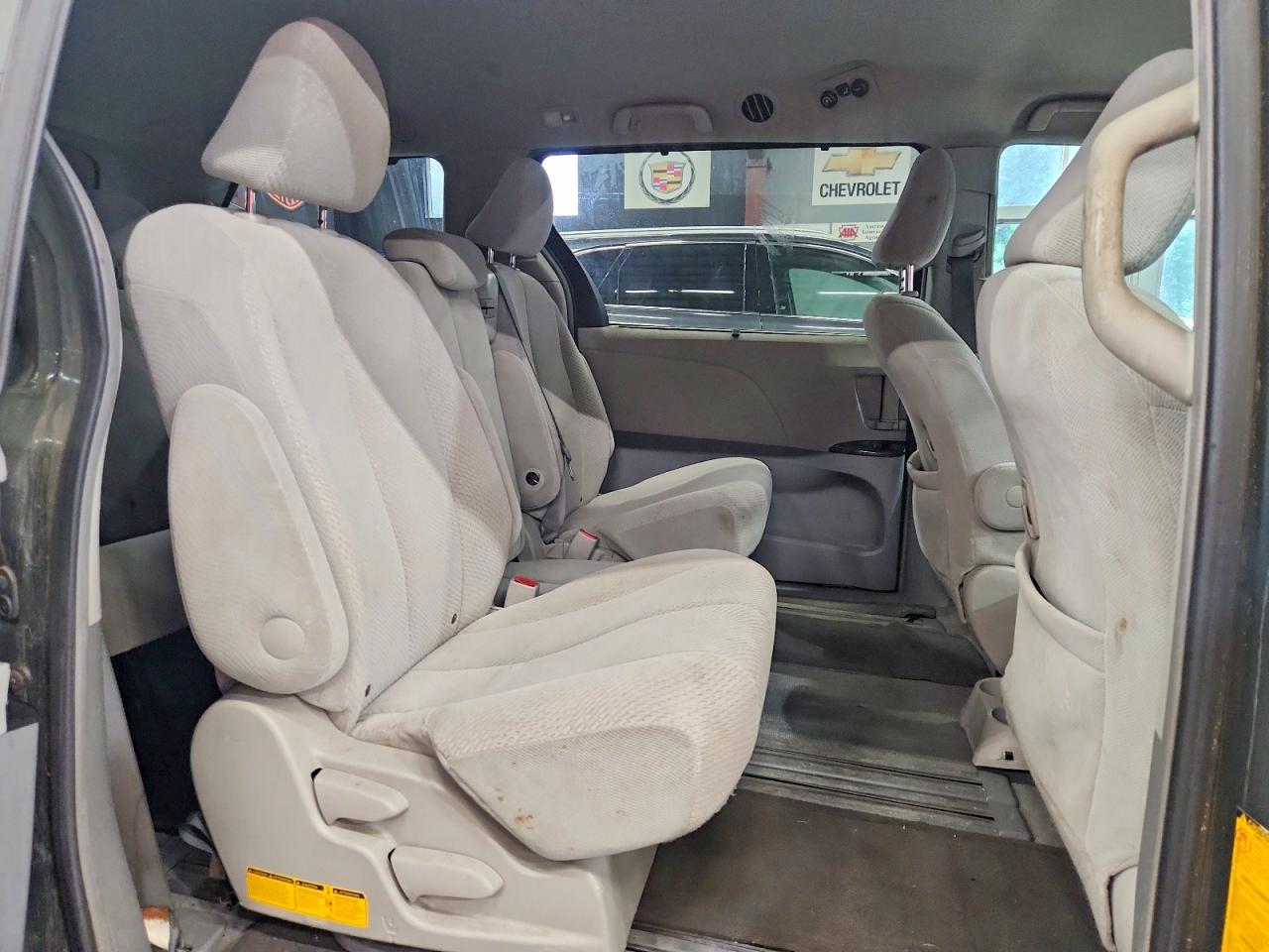 2011 TOYOTA SIENNA