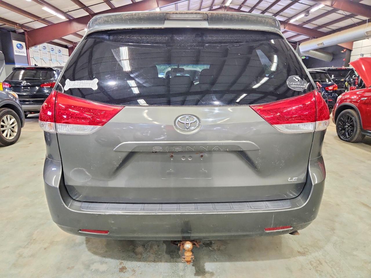 2011 TOYOTA SIENNA