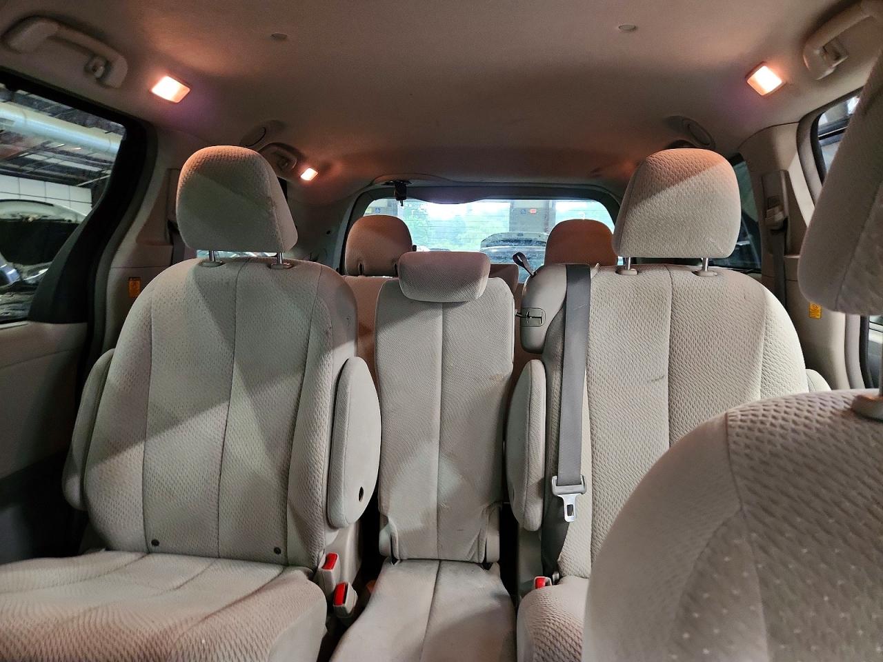 2011 TOYOTA SIENNA