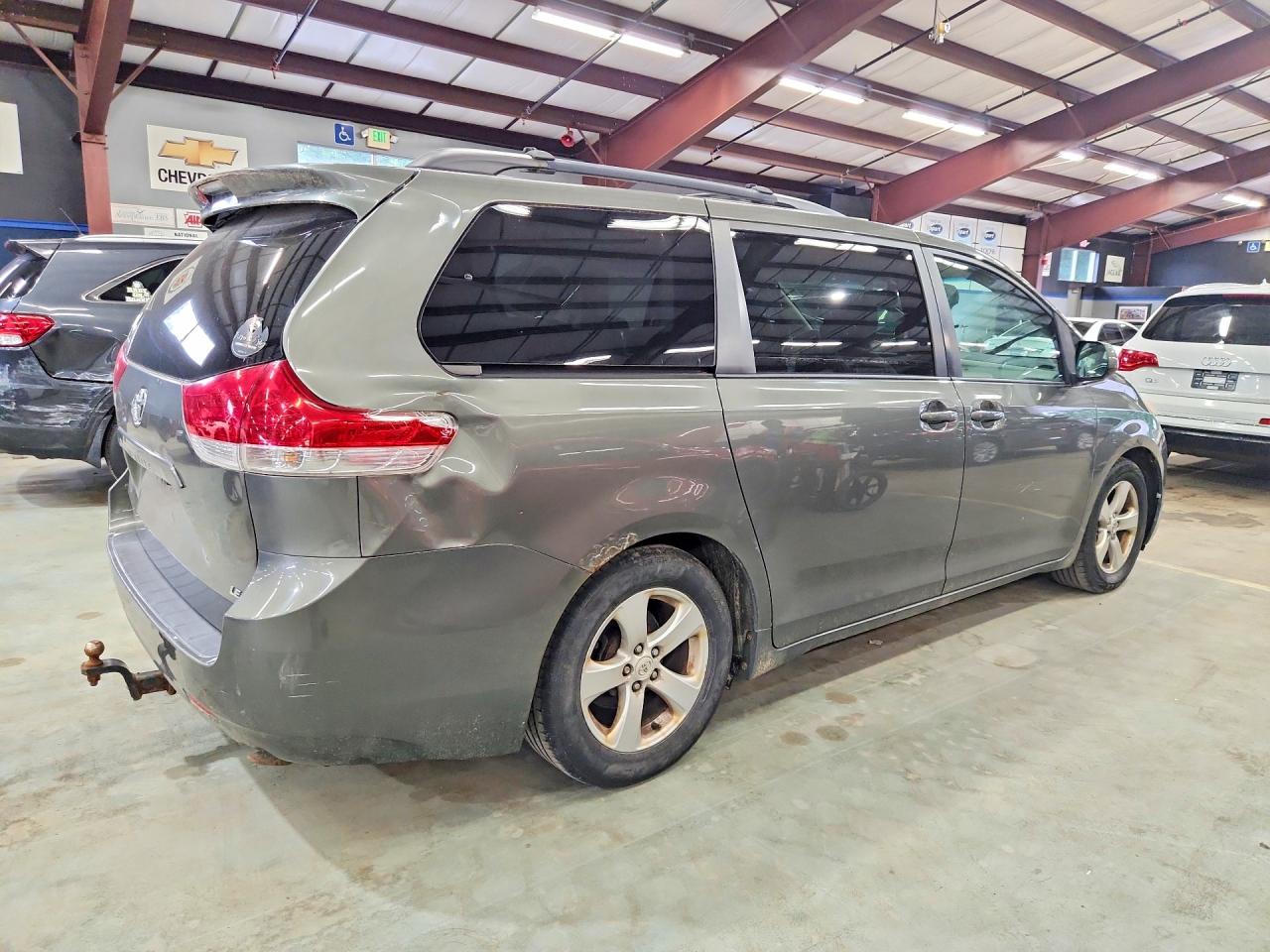 2011 TOYOTA SIENNA