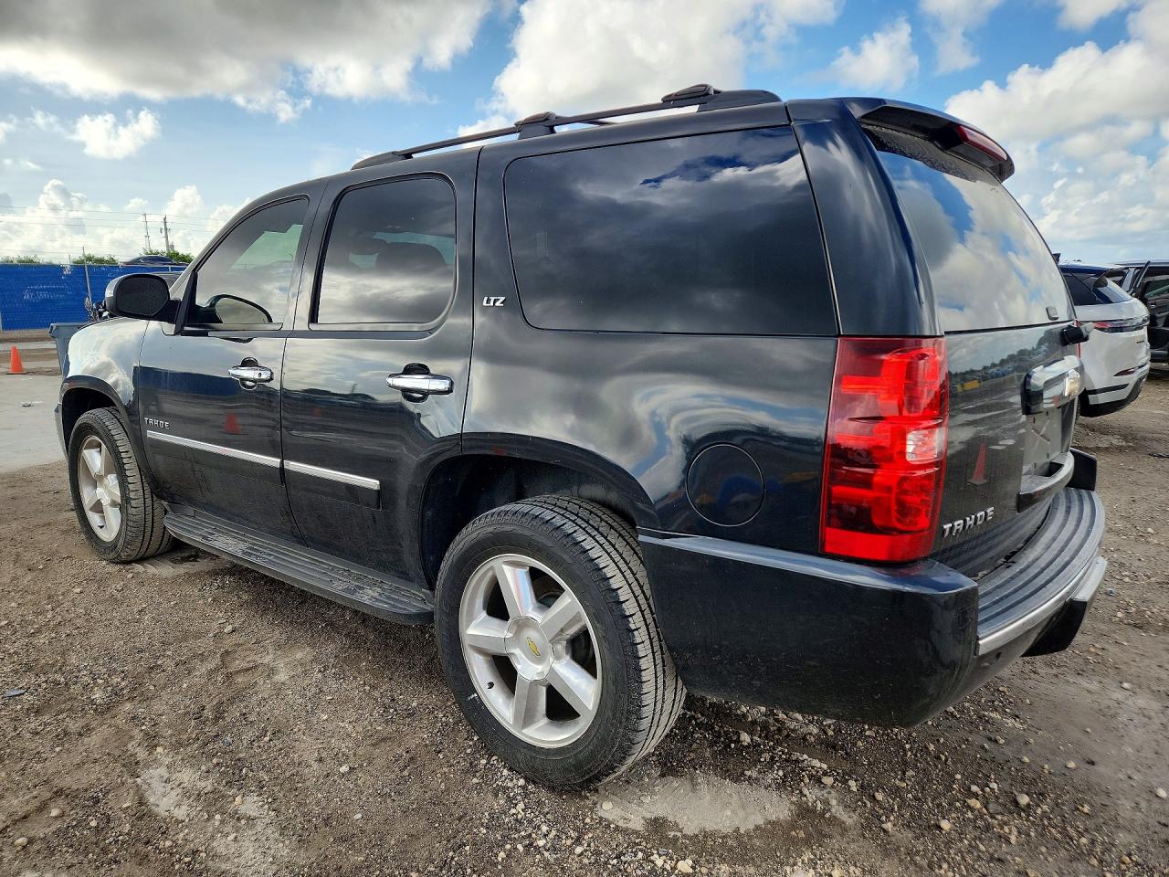 2011 CHEVROLET TAHOE