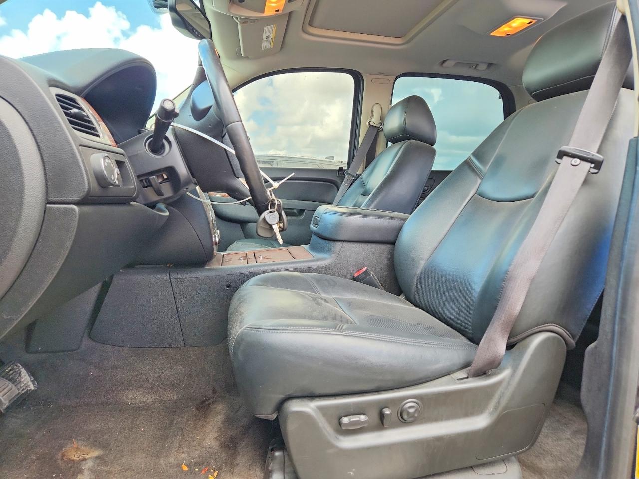 2011 CHEVROLET TAHOE