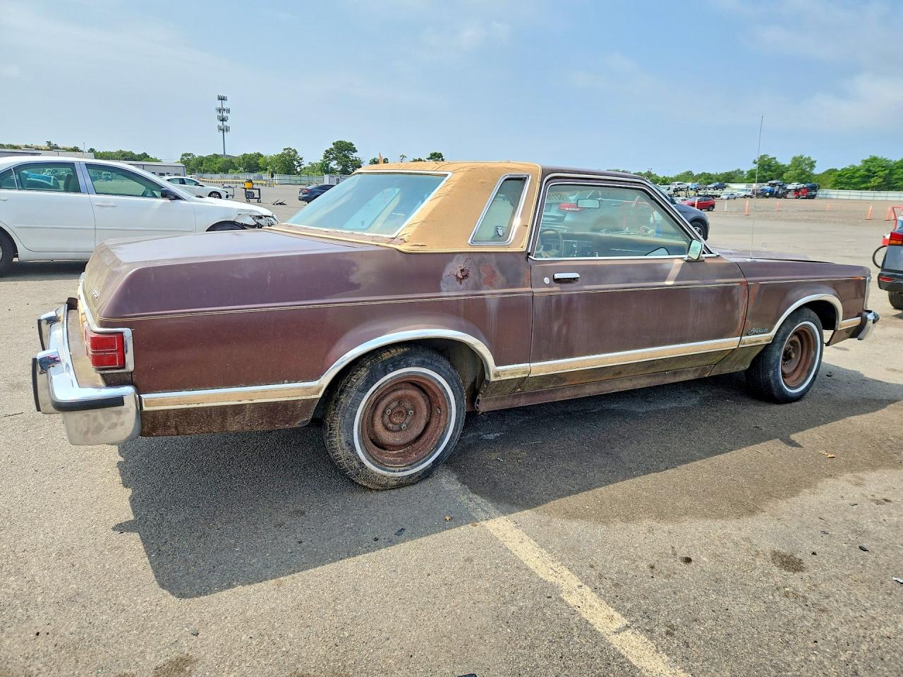 1976 FORD GRANADA