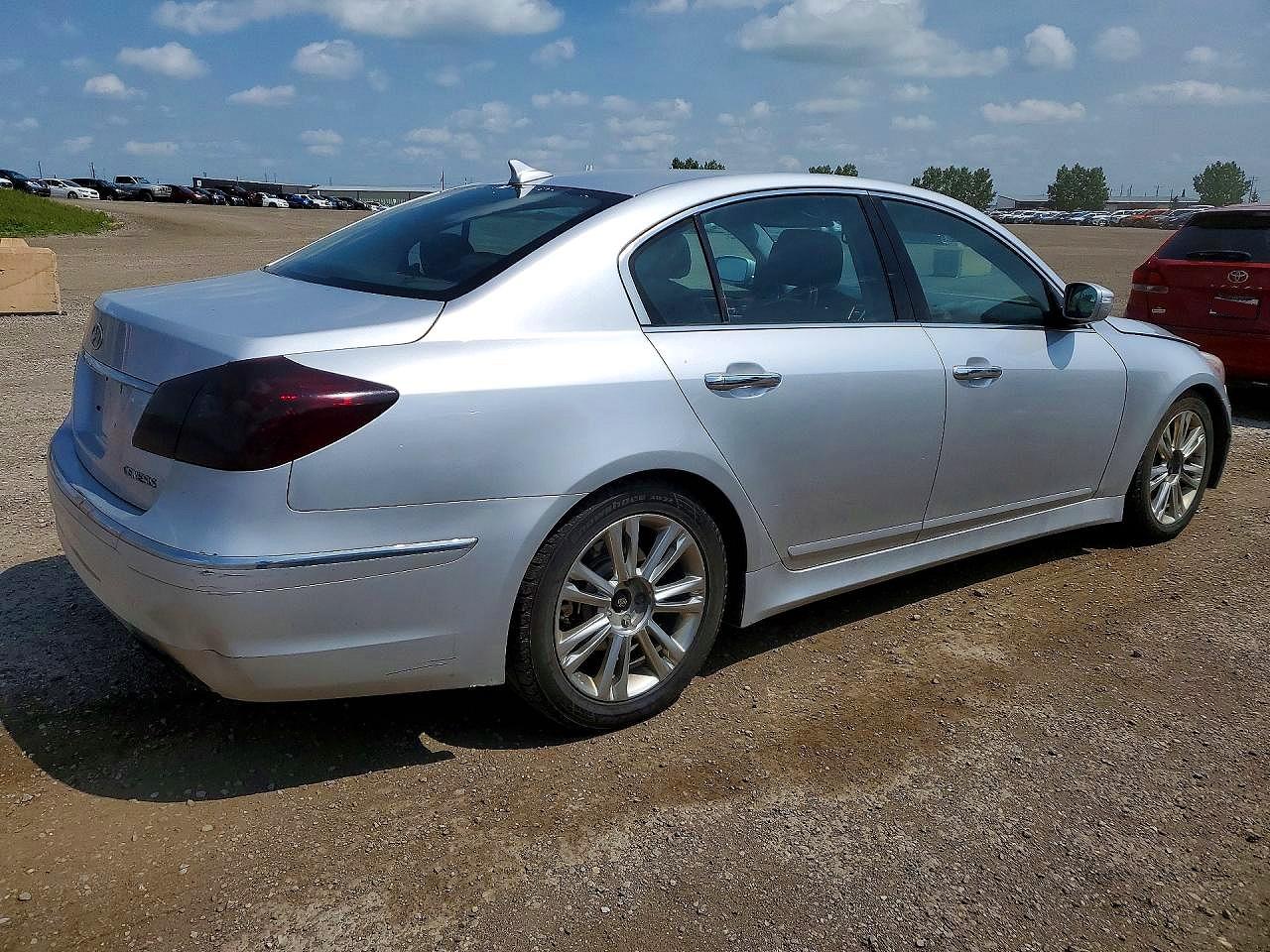 2014 HYUNDAI GENESIS