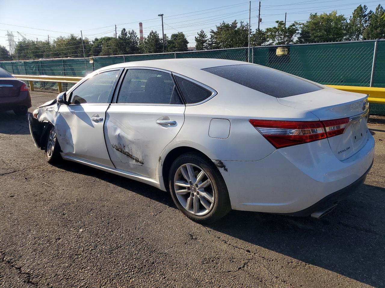 2014 TOYOTA AVALON