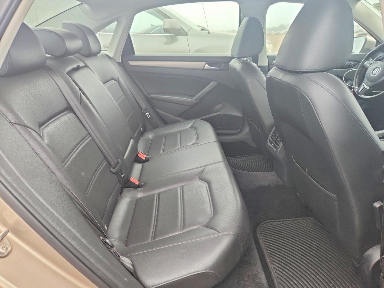 2015 VOLKSWAGEN PASSAT