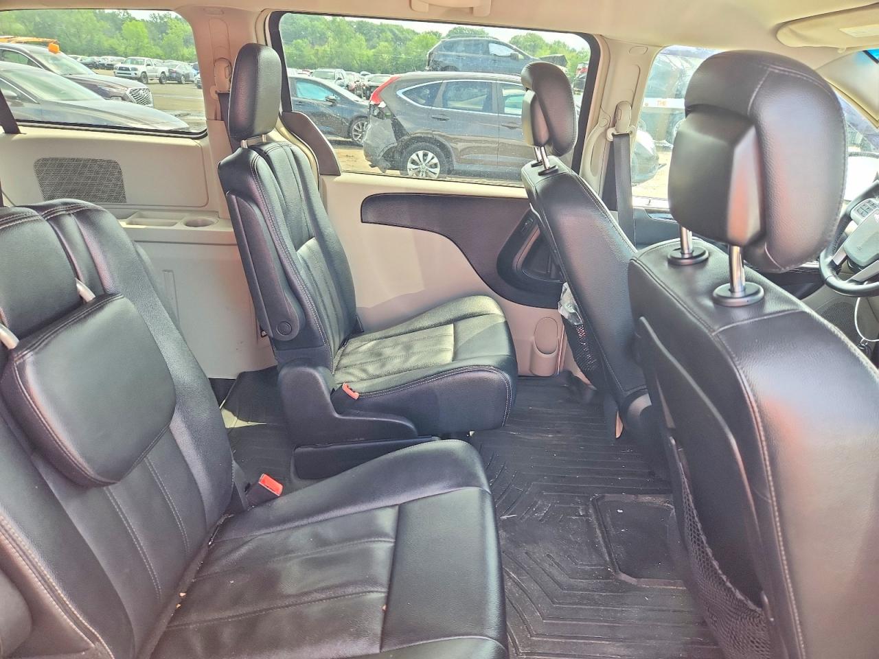 2016 CHRYSLER MINIVAN