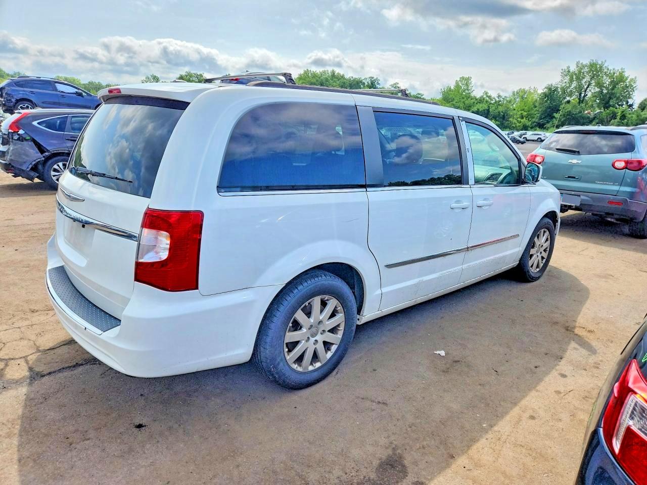 2016 CHRYSLER MINIVAN