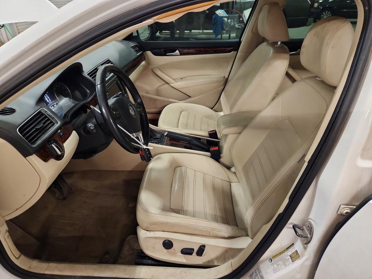 2012 VOLKSWAGEN PASSAT