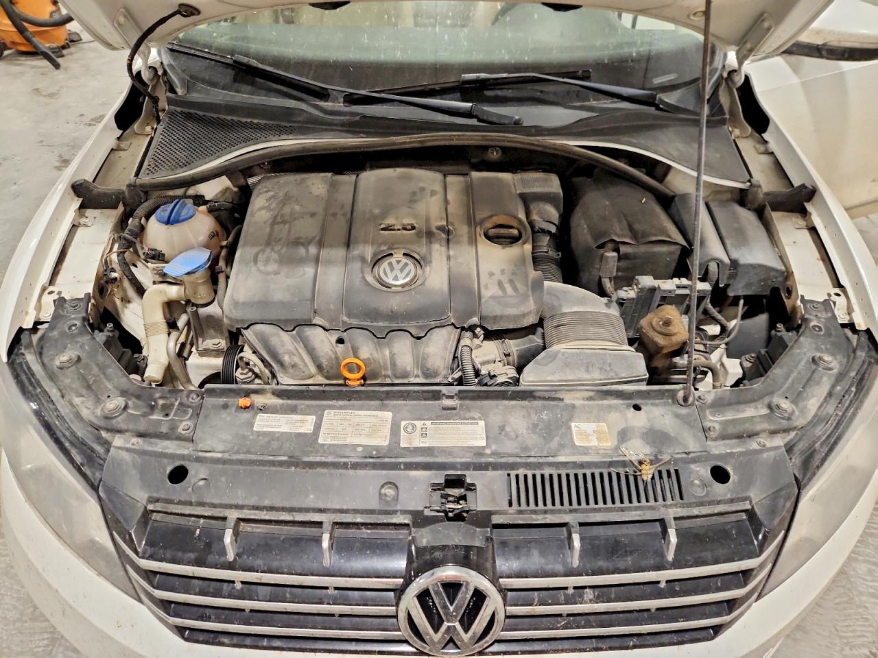 2012 VOLKSWAGEN PASSAT