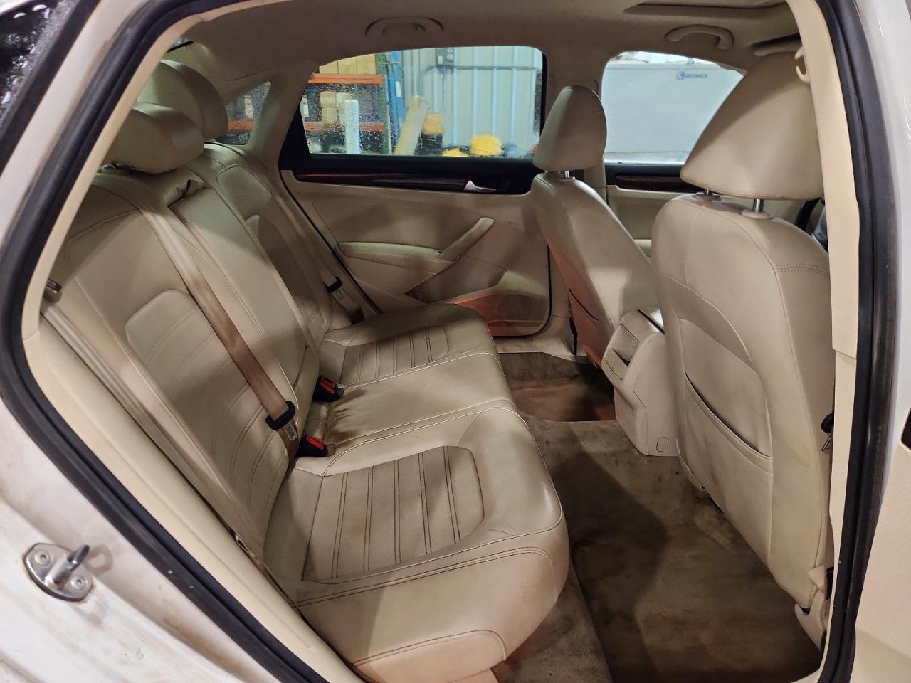 2012 VOLKSWAGEN PASSAT