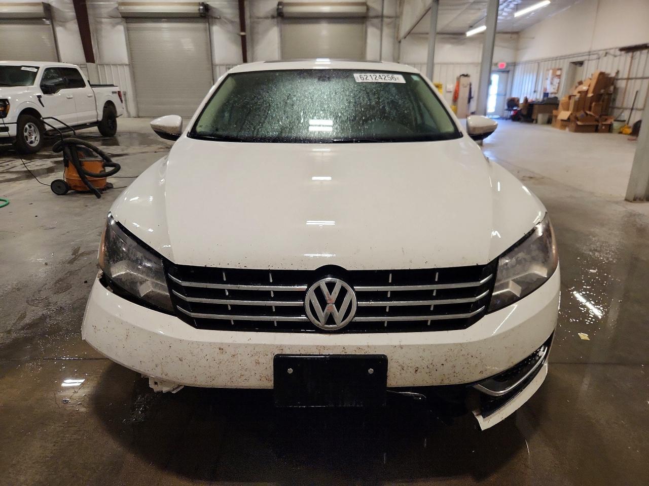 2012 VOLKSWAGEN PASSAT