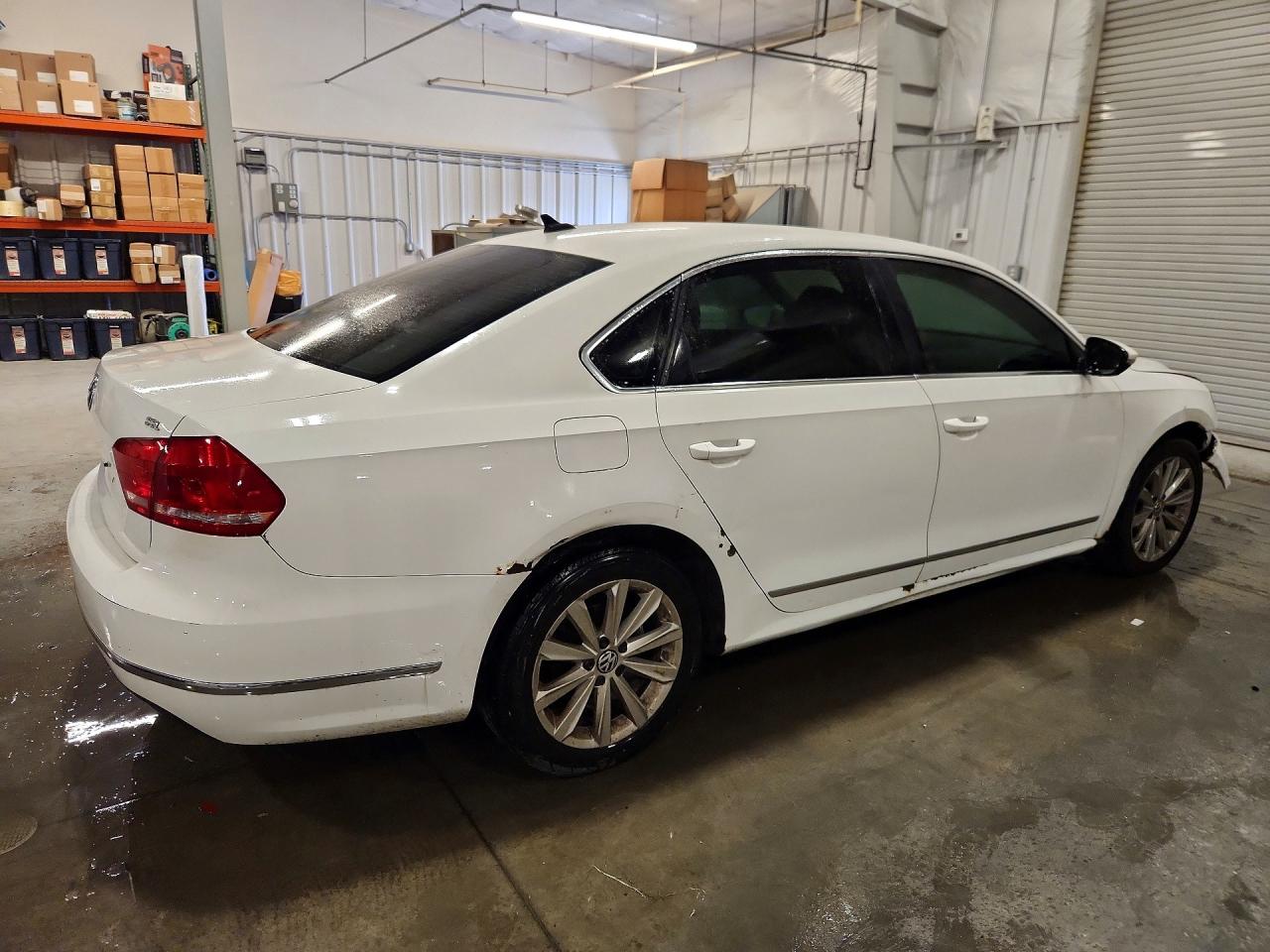 2012 VOLKSWAGEN PASSAT