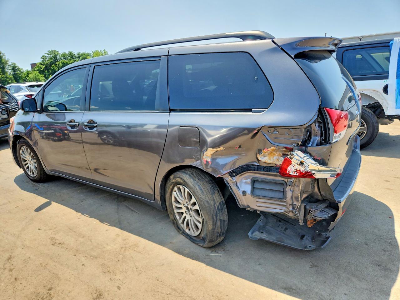 2014 TOYOTA SIENNA