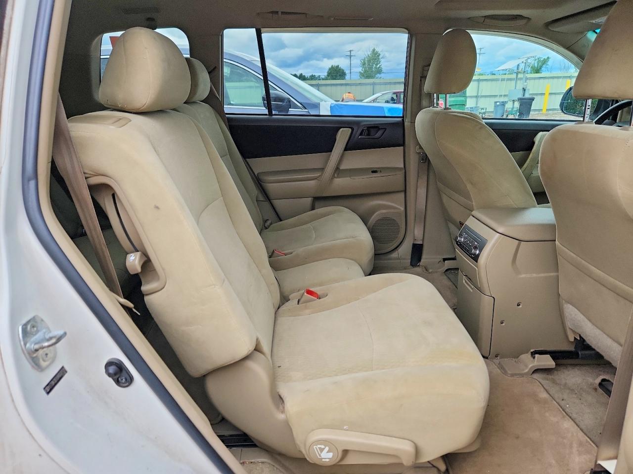 2010 TOYOTA HIGHLANDER