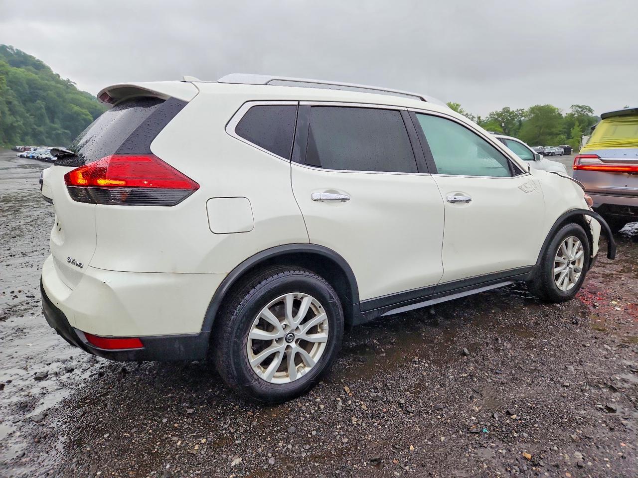 2017 NISSAN ROGUE