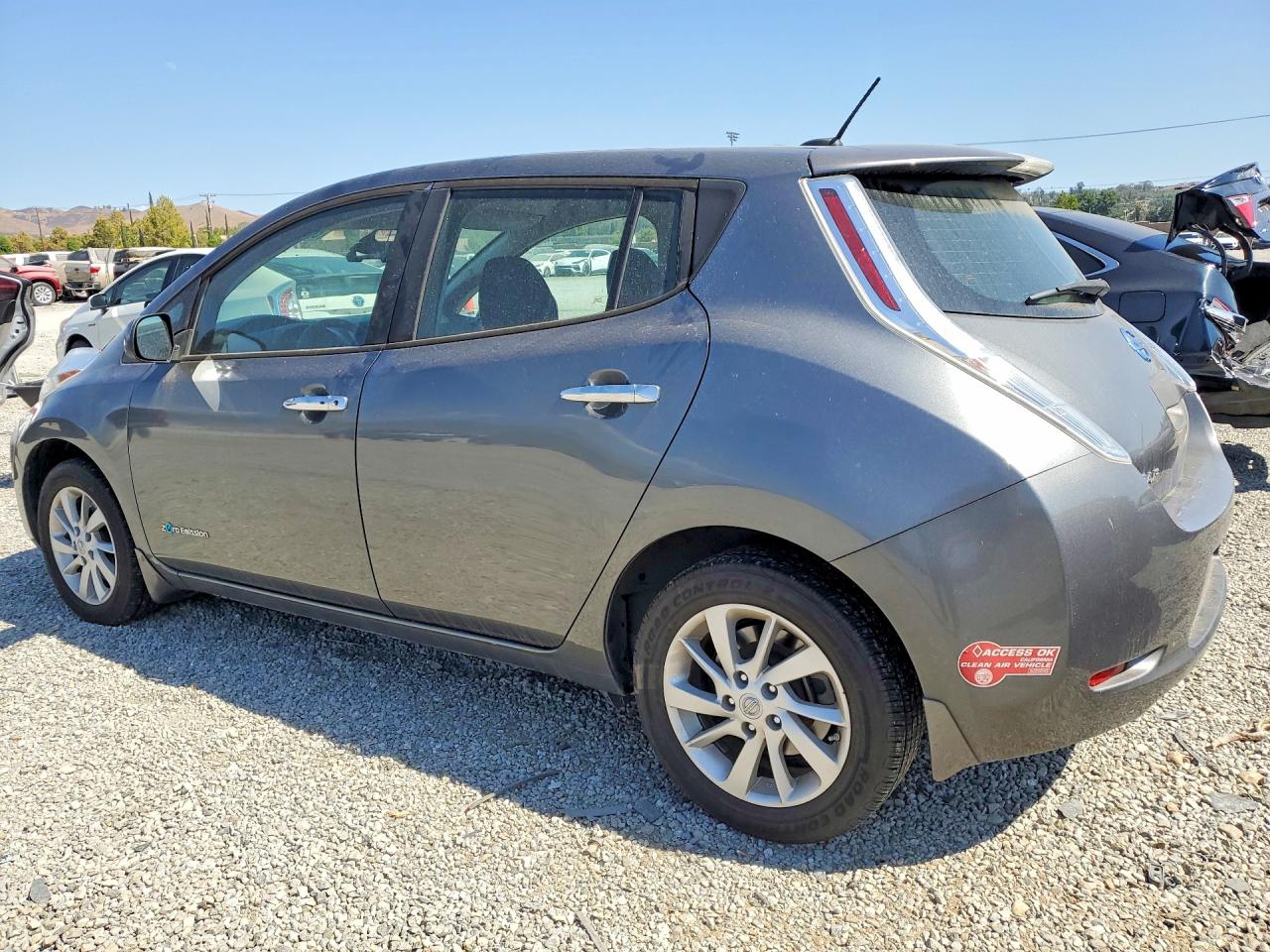 2017 NISSAN LEAF