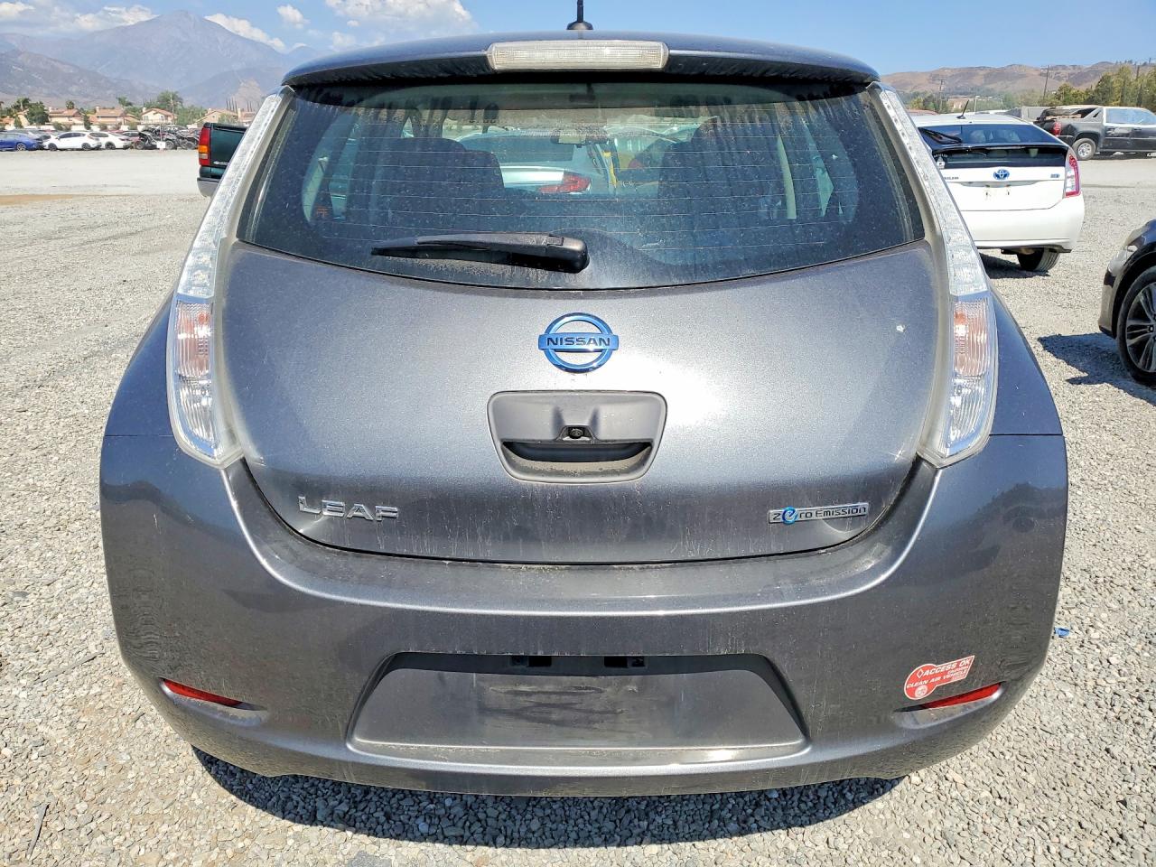 2017 NISSAN LEAF