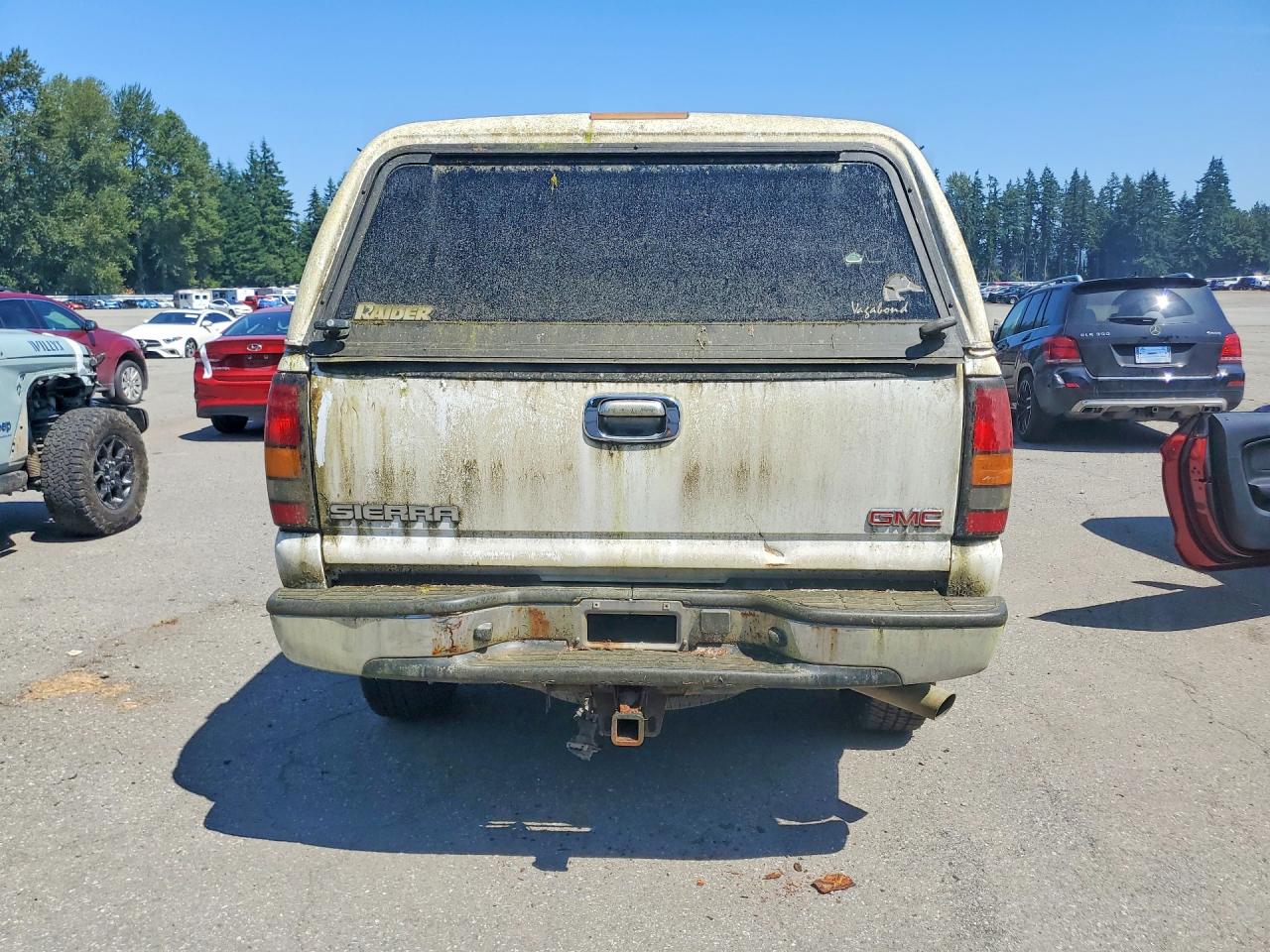 2004 GMC SIERRA
