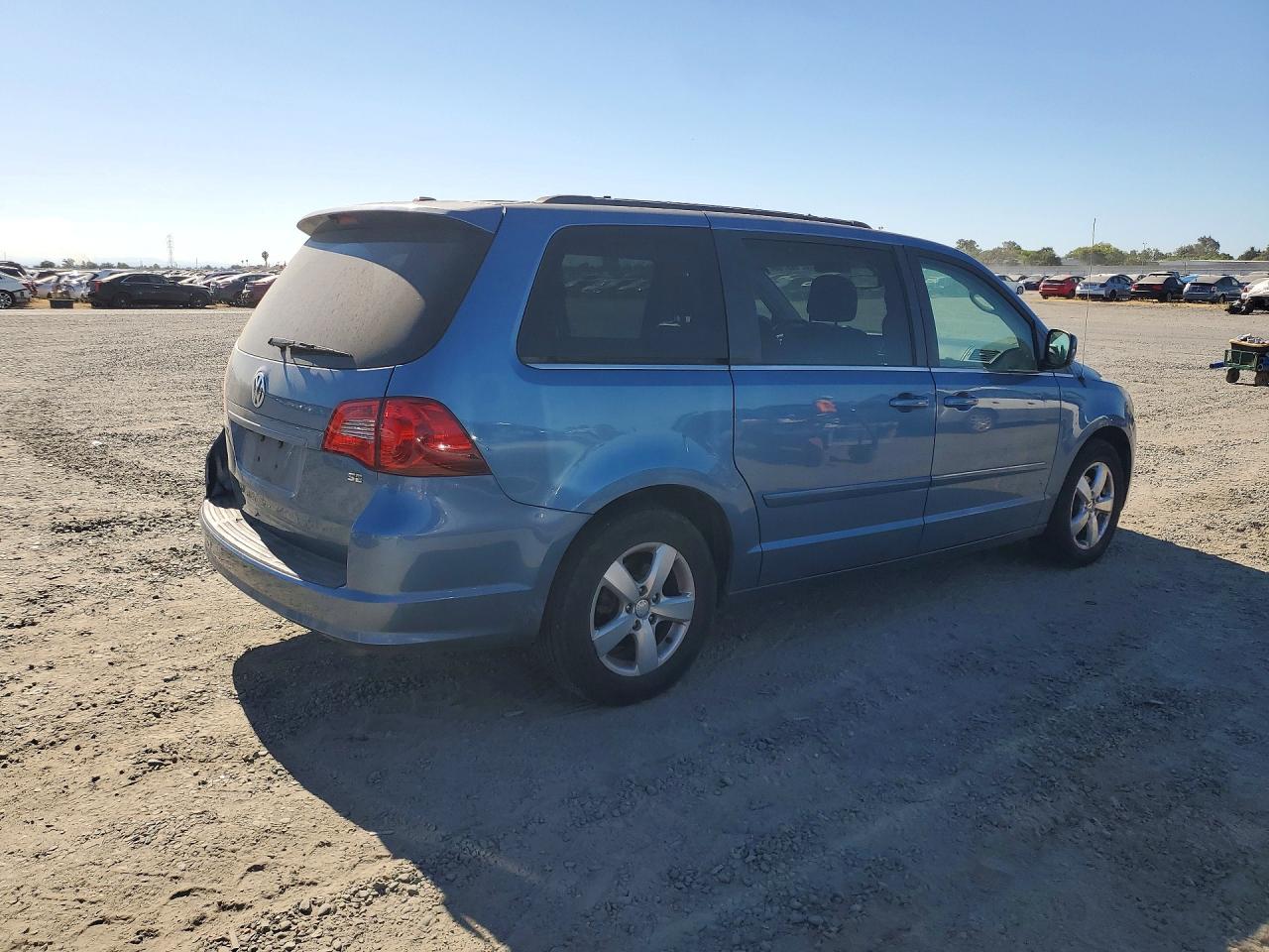 2011 VOLKSWAGEN ROUTAN