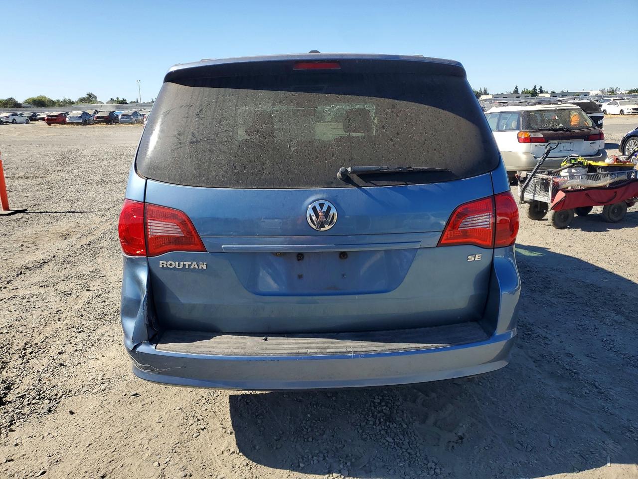 2011 VOLKSWAGEN ROUTAN