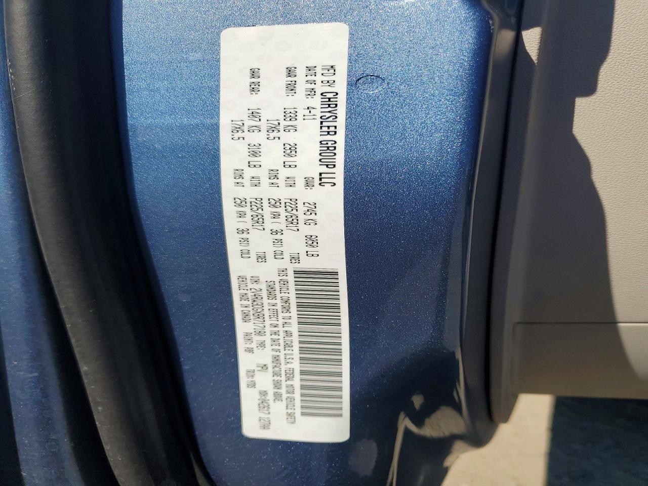 2011 VOLKSWAGEN ROUTAN