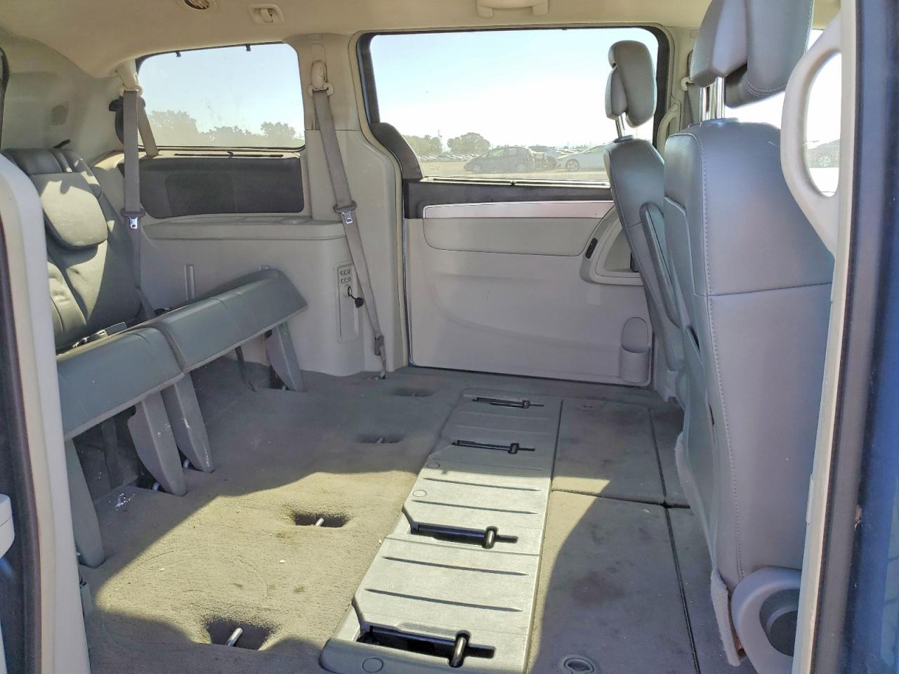 2011 VOLKSWAGEN ROUTAN