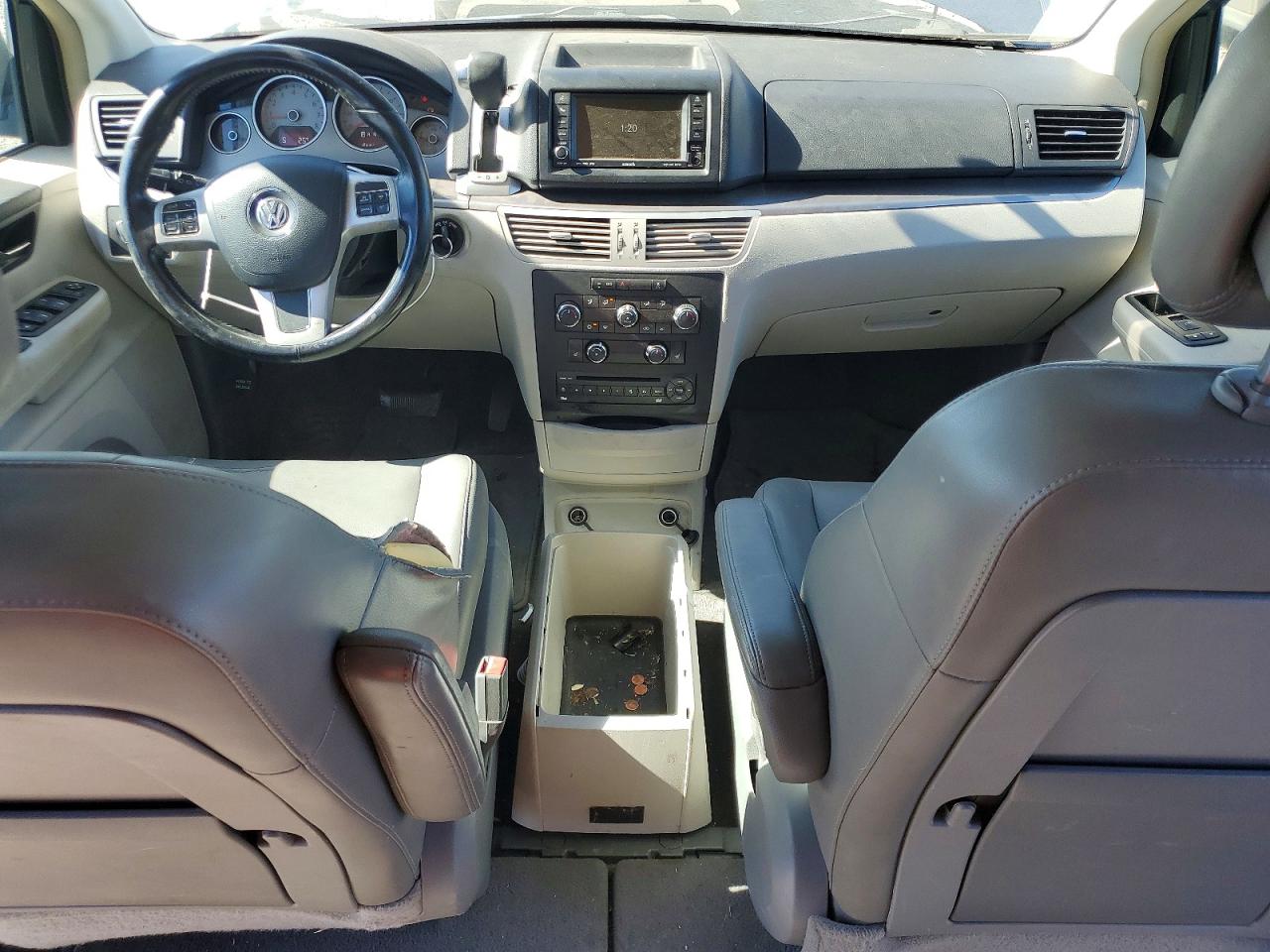 2011 VOLKSWAGEN ROUTAN
