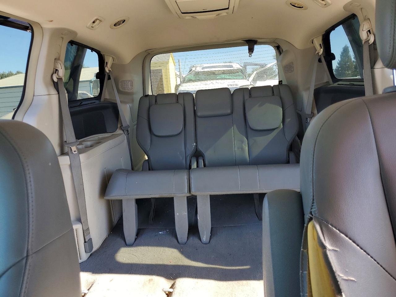 2011 VOLKSWAGEN ROUTAN