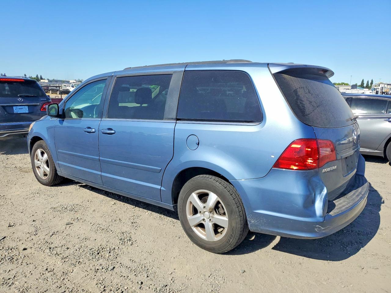 2011 VOLKSWAGEN ROUTAN