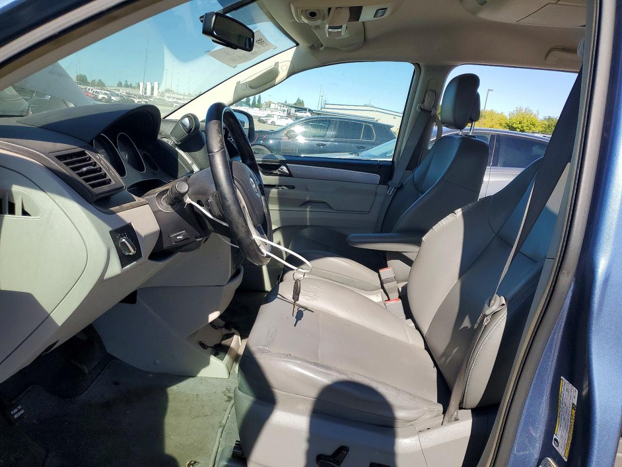 2011 VOLKSWAGEN ROUTAN