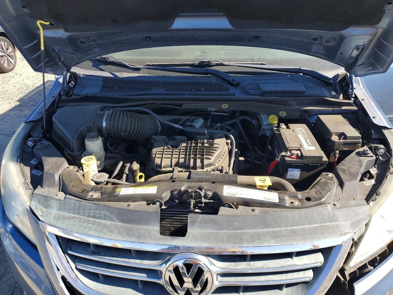 2011 VOLKSWAGEN ROUTAN