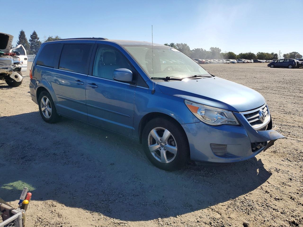 2011 VOLKSWAGEN ROUTAN