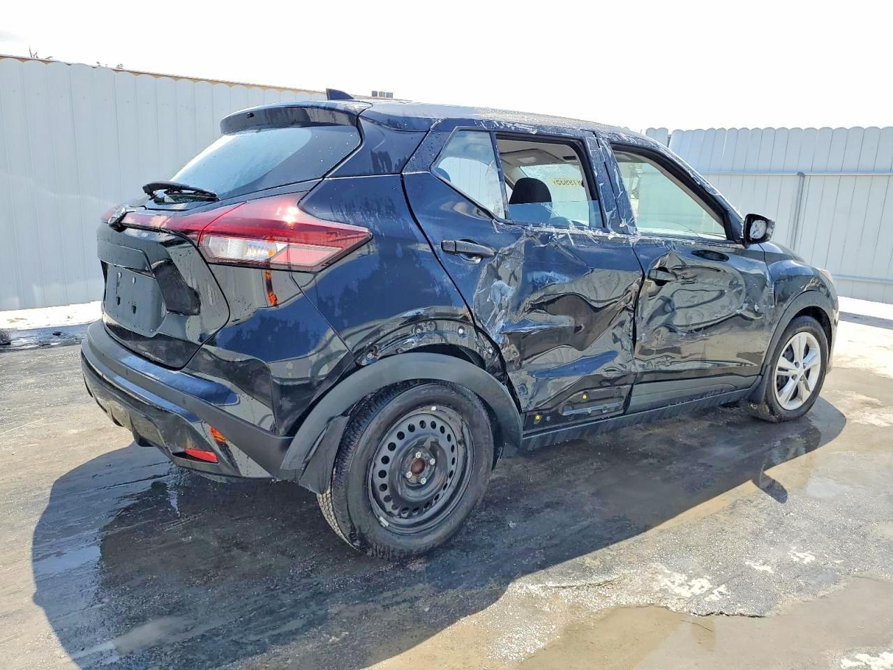 2023 NISSAN KICKS