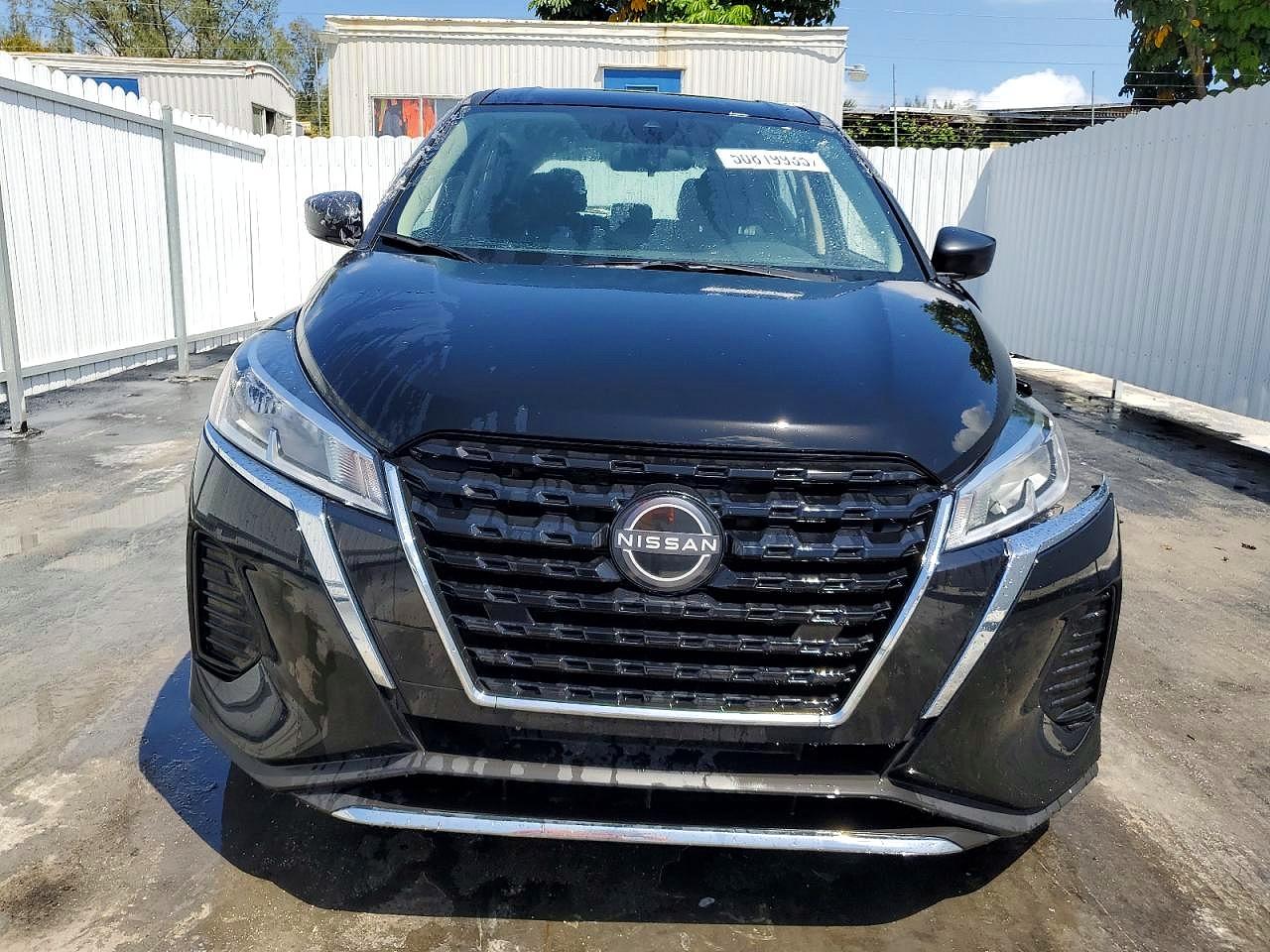 2023 NISSAN KICKS