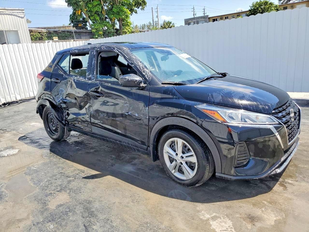 2023 NISSAN KICKS