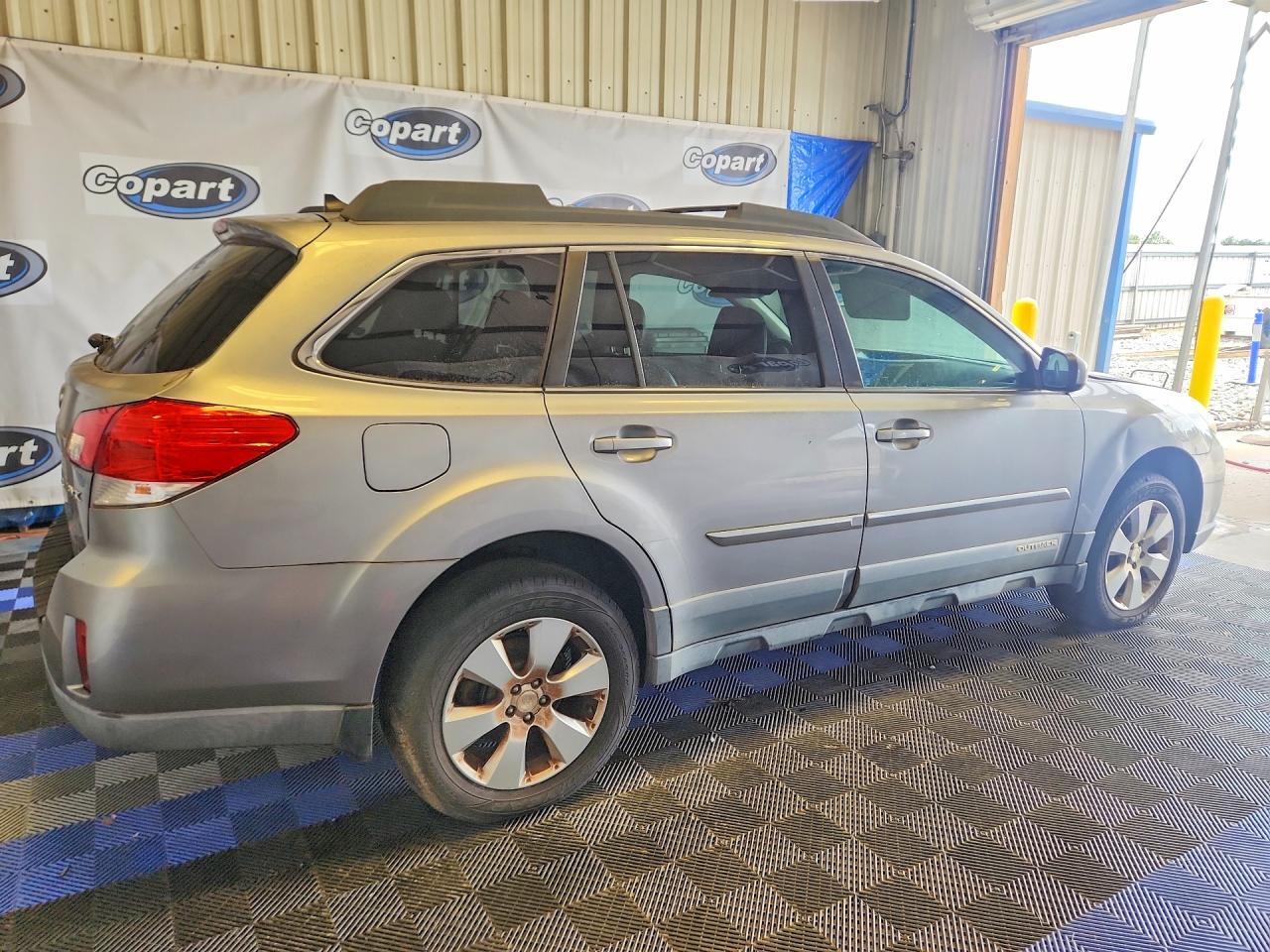2011 SUBARU OUTBACK