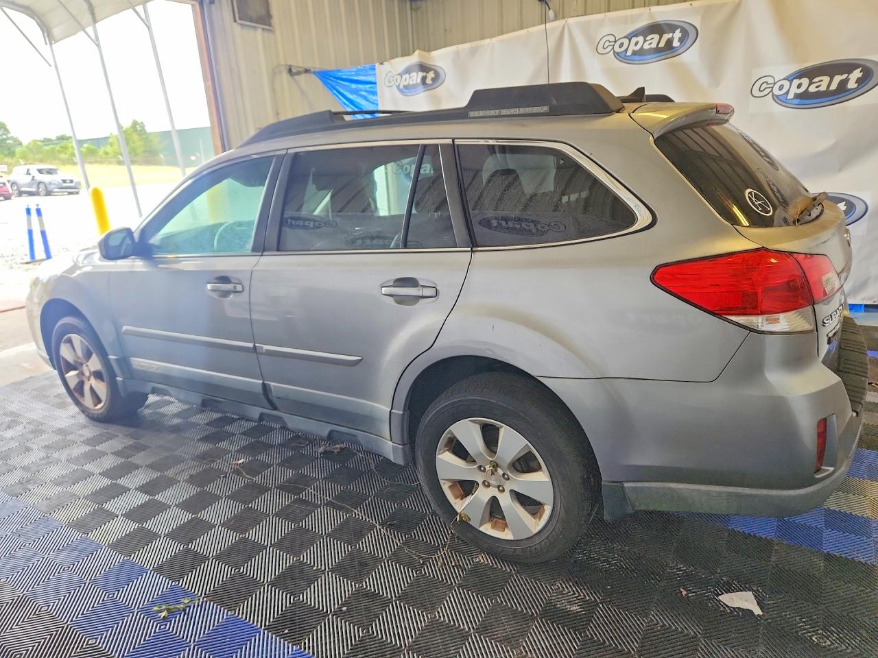 2011 SUBARU OUTBACK