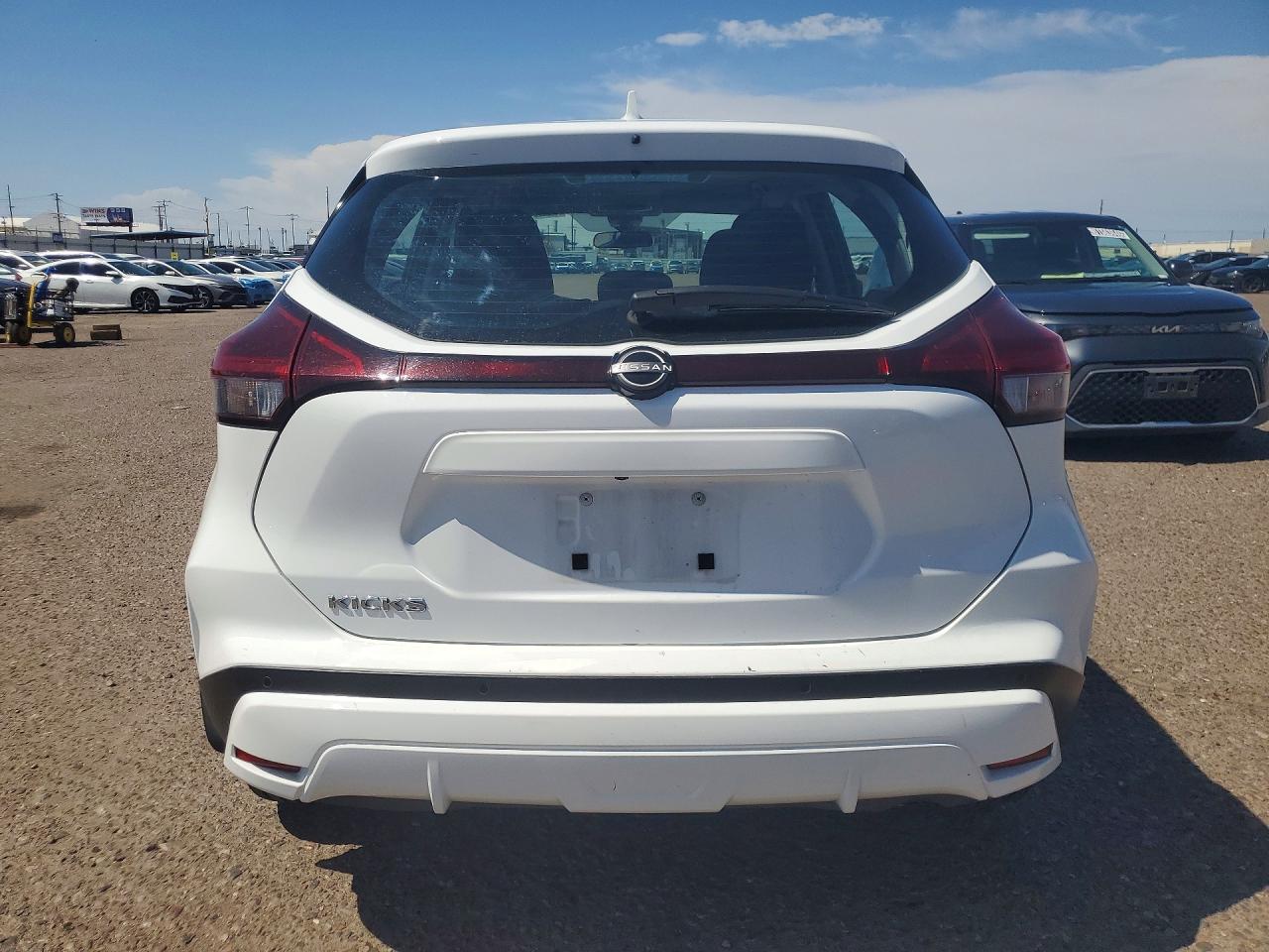 2024 NISSAN KICKS